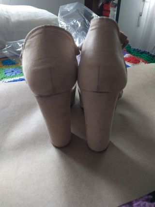 Taconazos de 11cm, beige, 5€