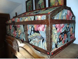 ORIGINAL Y EXCLUSIVO BAÚL DEL SIGLO XIX.