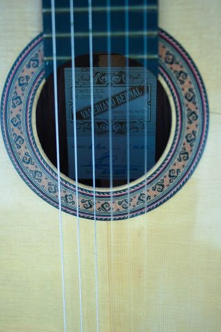 Guitarra valeriano bernal