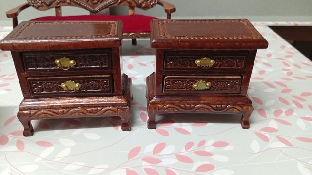 Muebles de madera en miniatura