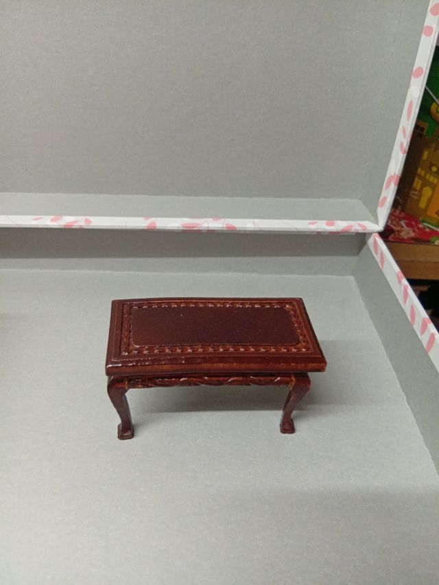 Muebles de madera en miniatura