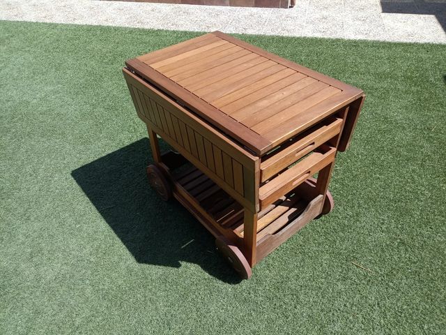 Mesa camarera con ruedas