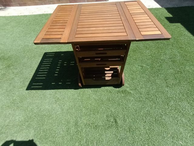 Mesa camarera con ruedas