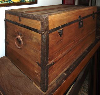 BAÚL, ARCÓN DE MADERA DEL XIX.