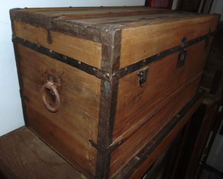 BAÚL, ARCÓN DE MADERA DEL XIX.