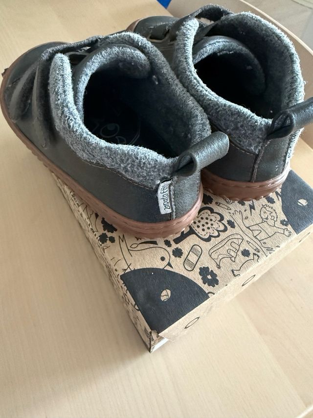 Zapato feroz marron 25