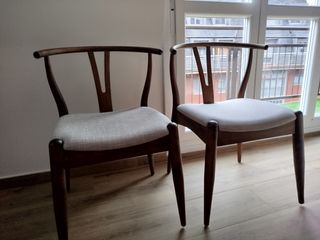 Nuevas. 2 sillas madera maciza