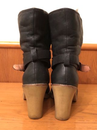 ADOLFO DOMINGUEZ  Botines tacon 39