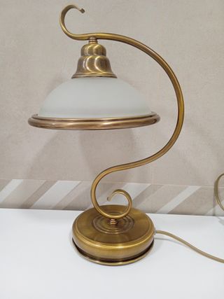 Lámpara diseño latón envejecido de mesa