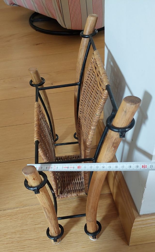 Revistero de forja, madera ymimbre