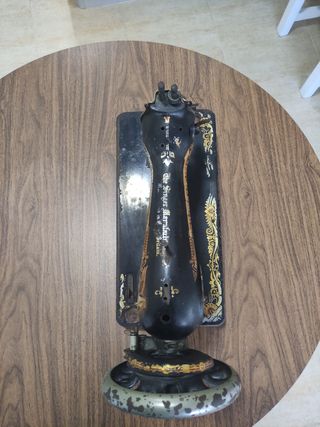 Maquina coser Singer antiguedad con patas forja