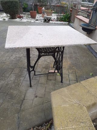 Maquina coser Singer antiguedad con patas forja