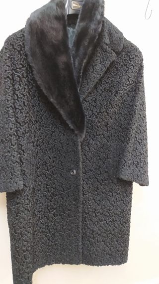 Abrigo de astracan color negro
