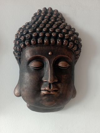 Budas hechos a mano se hacen para vender