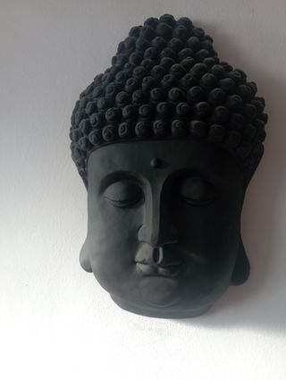 Budas hechos a mano se hacen para vender