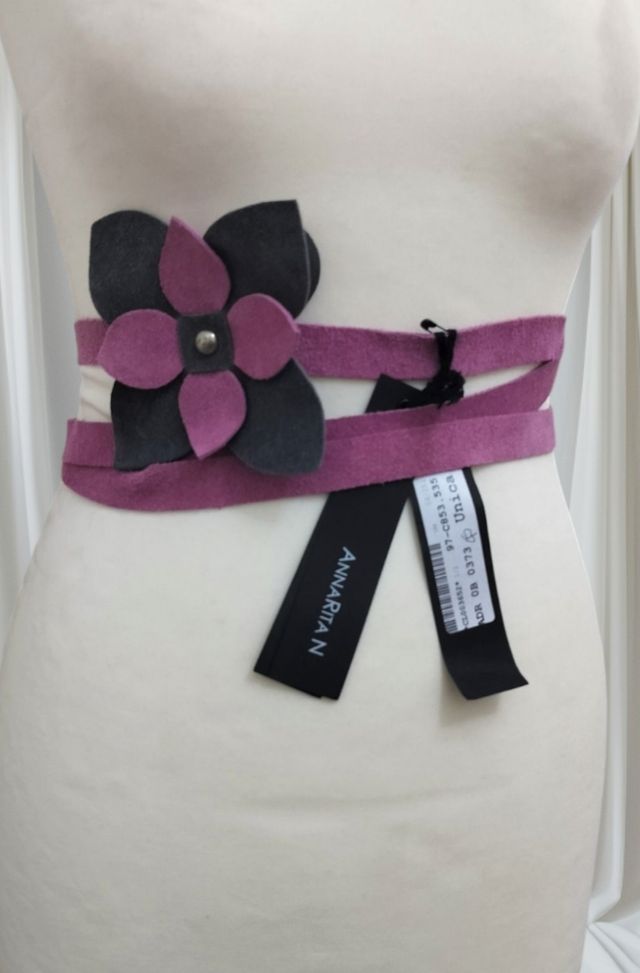 Cintura Annarita N in pelle con fiore