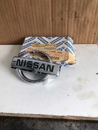 Emblema Nissan