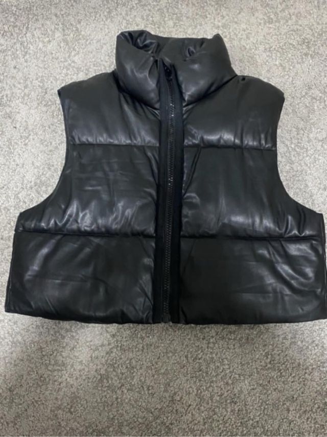 Chaleco plumas negro Zara