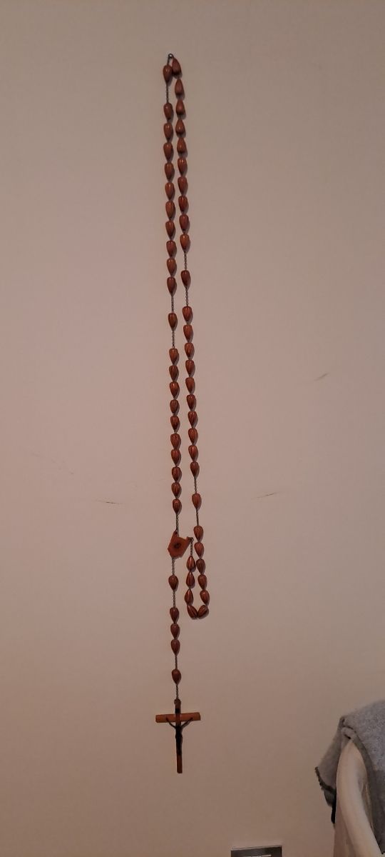 Rosario con crocifisso in legno,fatto a mano.