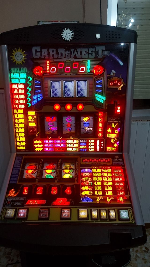 Se vende maquina tragaperra cardswer