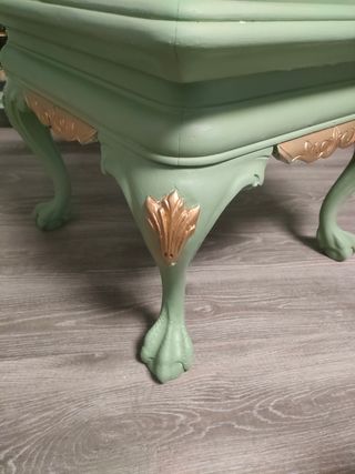 MESA ANTIGUA PATAS DE GARRA RESTAURADA