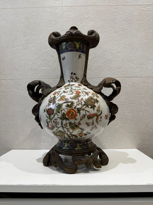 Jarron porcelana Adela Carey.