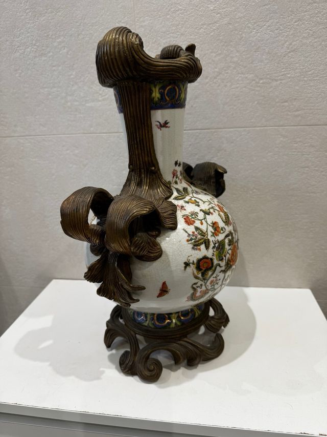 Jarron porcelana Adela Carey.