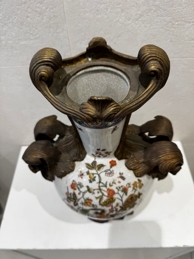 Jarron porcelana Adela Carey.