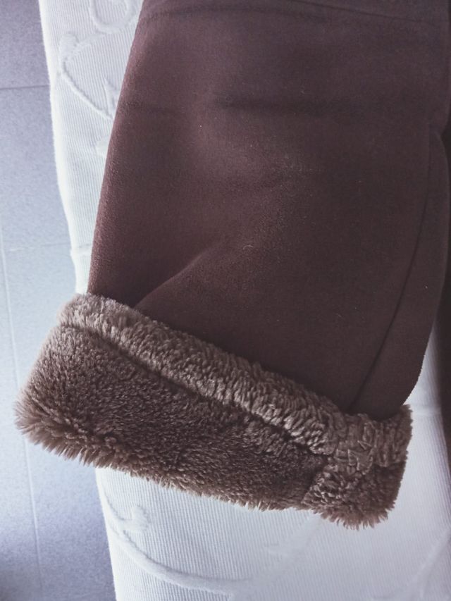 Abrigo marrón oscuro marca Caramelo.