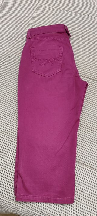 Pantalón Bermudas color fucsia 