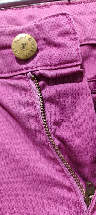 Pantalón Bermudas color fucsia 