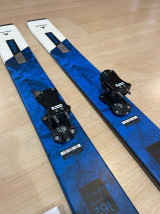 Dynastar Vertical 82 con fissaggi
