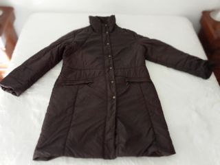 Anorak marrón de la marca Elena Miró.