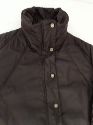 Anorak marrón de la marca Elena Miró.