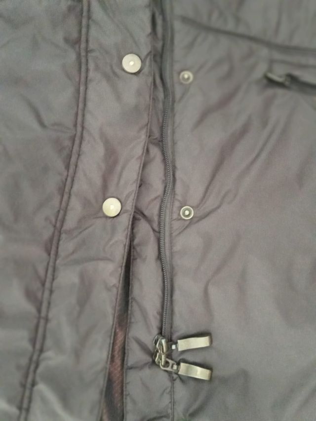 Anorak marrón de la marca Elena Miró.