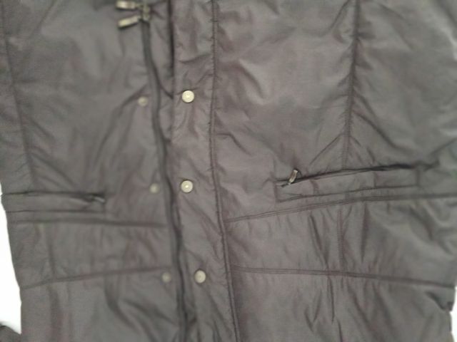 Anorak marrón de la marca Elena Miró.