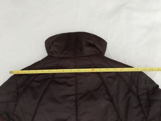 Anorak marrón de la marca Elena Miró.