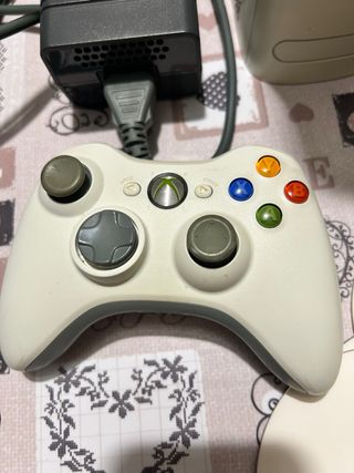 XBOX 360 Disco duro 120GB  2 mandos