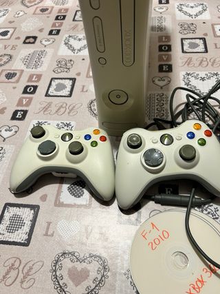 XBOX 360 Disco duro 120GB  2 mandos