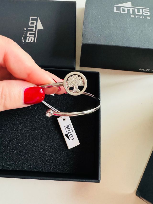 Pulsera y colgante Lotus