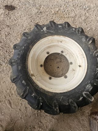 Ruedas delanteras estrechas tractor newholland