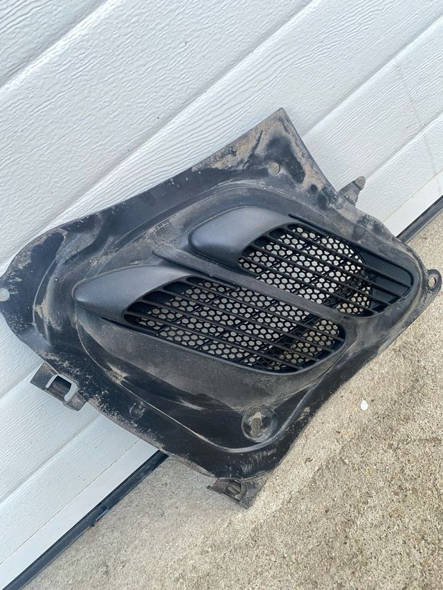 Rejilla capo peugeot 206