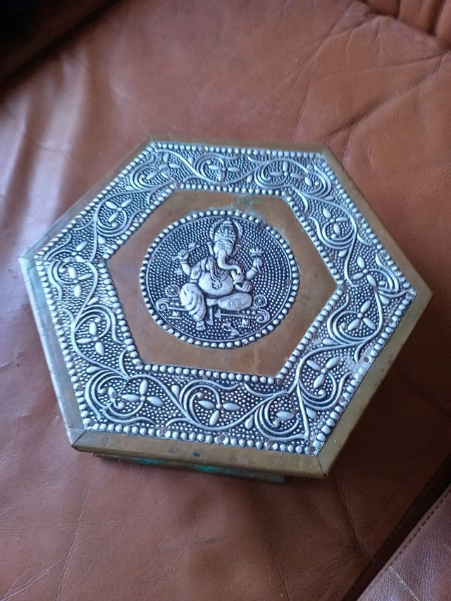 Caja india exagonal en plata