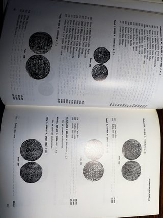 Las monedas hispano musulmanas y cristia