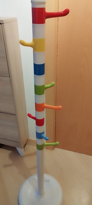 Perchero de IKEA infantil