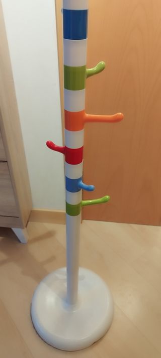 Perchero de IKEA infantil
