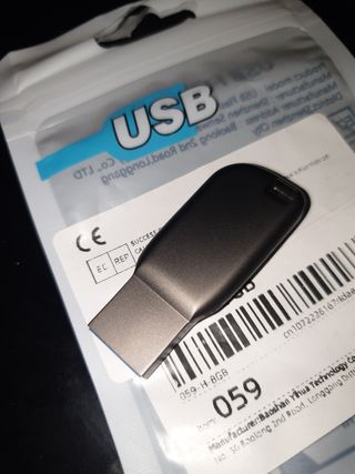 Memori usb 8 GB.
