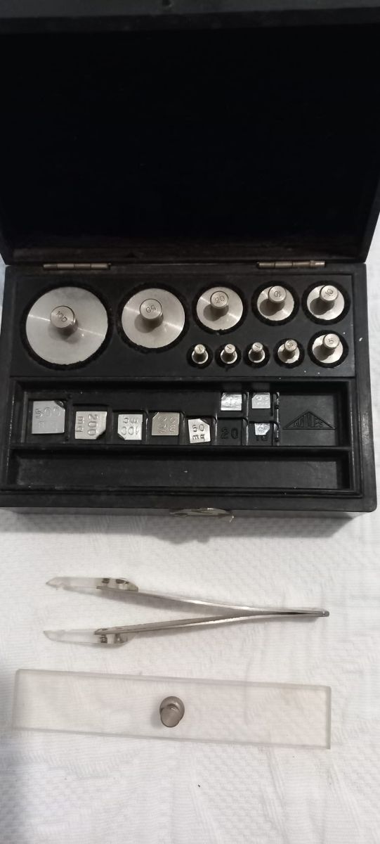 Caja de pesas de precisión