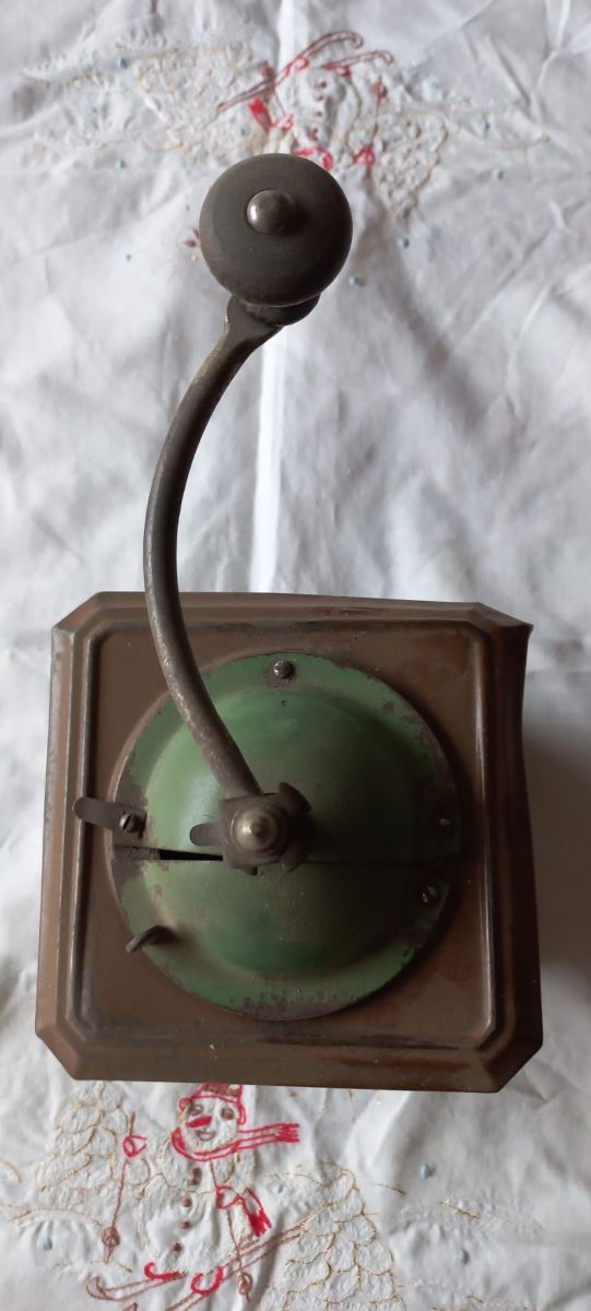 Molinillo café años 20.