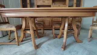 Mueble de salón y mesa con 6 sillas de comdedor